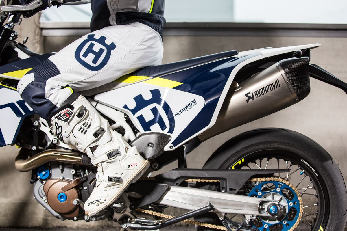 27205_701 Supermoto 2017